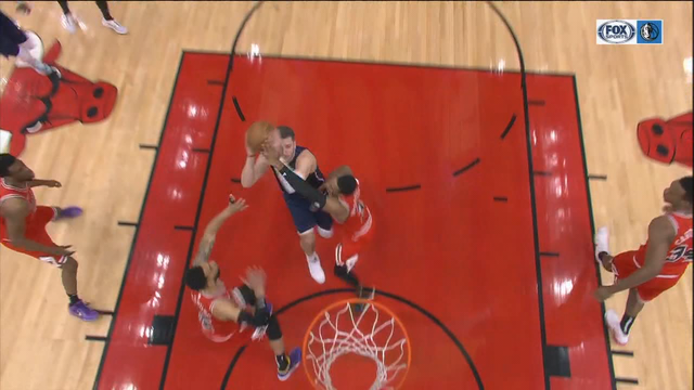 White scores 19 as Bulls hold off Doncic, Mavericks 109-107