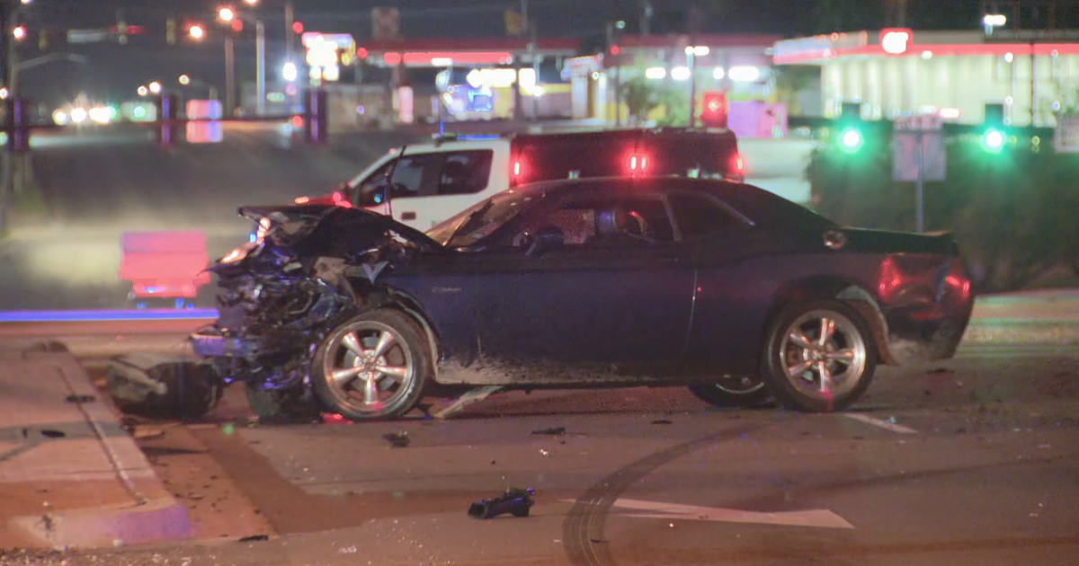 Woman killed in late night crash in Fort Worth | FOX 4 Dallas-Fort Worth