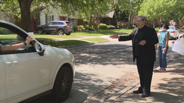 Parade organized to honor retiring Dallas priest