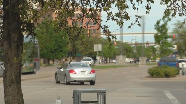 Tarrant County commissioners discuss reopening businesses