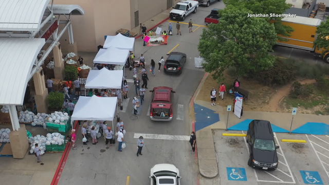 Agape Connect hosts event outside Irving Mall to donate food to those in need during COVID-19 pandemic