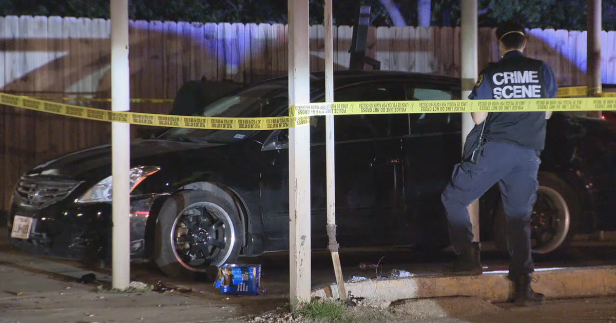 Police: Man fatally stabbed by his son in Dallas apartment parking lot ...