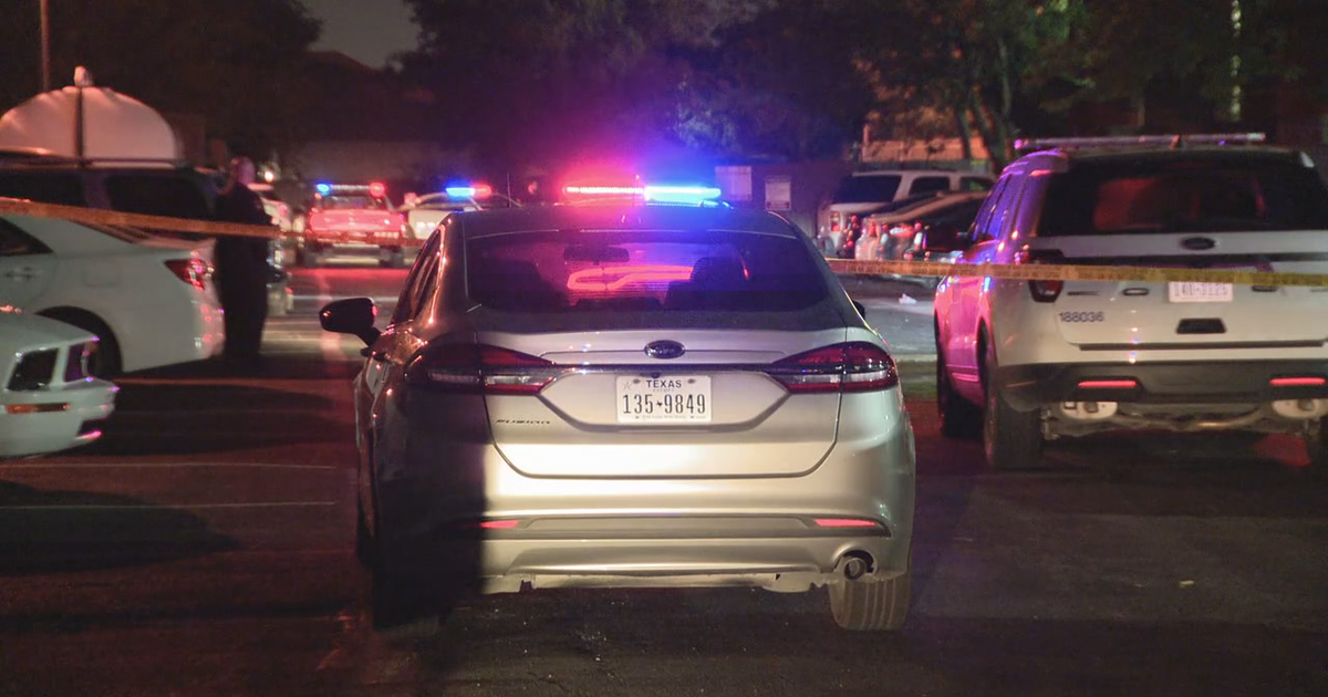 2 hurt in shooting at Oak Cliff apartment complex | FOX 4 Dallas-Fort Worth