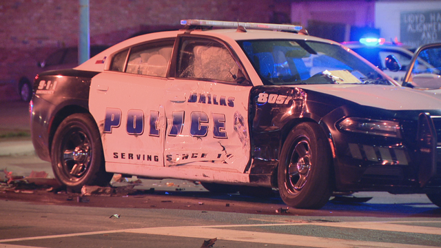 Dallas officer involved in early morning crash