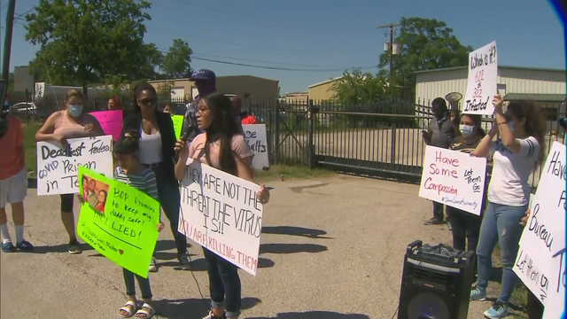 Protesters want some inmates released from federal prison in Fort Worth