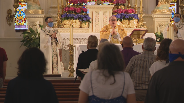 Fort Worth Catholic Diocese holds mass for smaller crowds