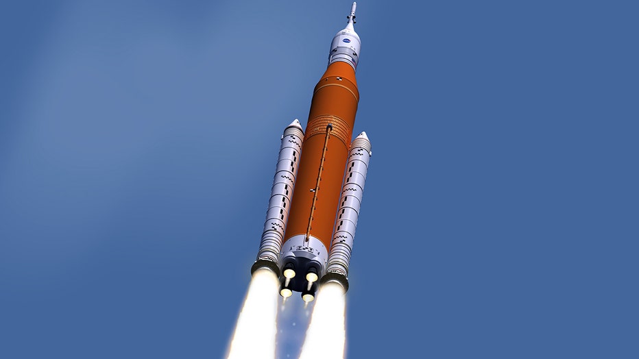 sls_block1_noeas_afterburner_engmarkings_sm_1.jpg