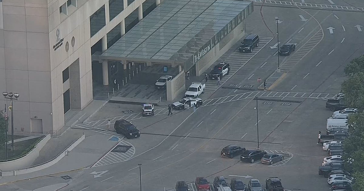 Gunman at-large after one person shot at Galleria Dallas Mall | FOX 4 ...