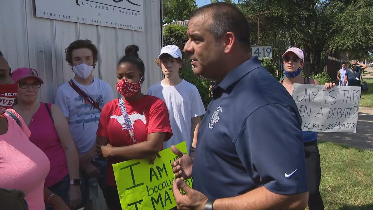 Dallas Police Association president meets with protesters to help enact ...