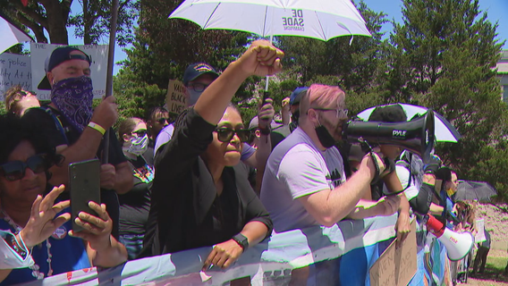 Trump supporters, protesters gather outside President's fundraiser, roundtable discussion in Dallas
