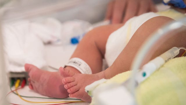 Pregnant woman dies of COVID-19, doctors manage to save baby