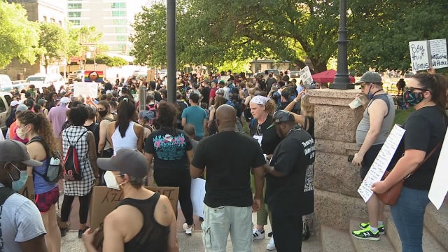 With Fort Worth curfew over, protesters peacefully march into Friday night