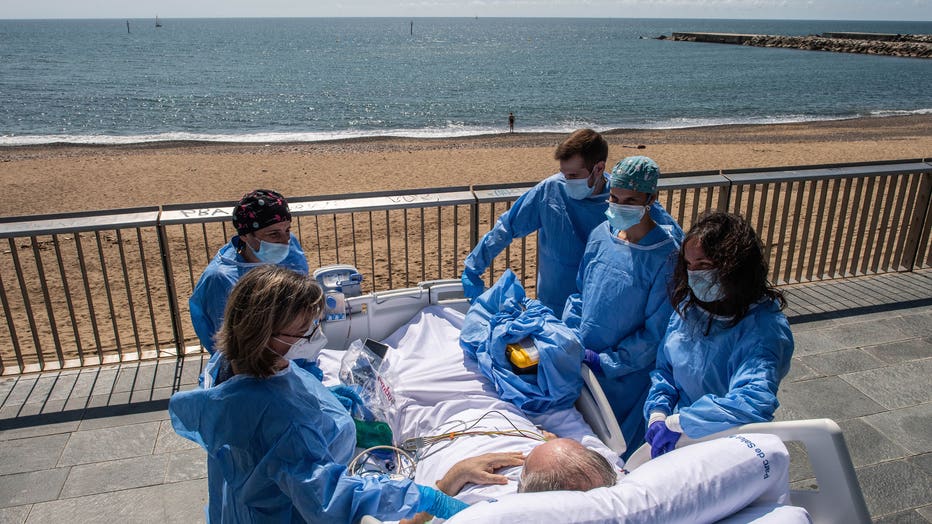 c0ffeb99-Barcelona Hospital Takes Recovering Coronavirus Patients To The Seaside