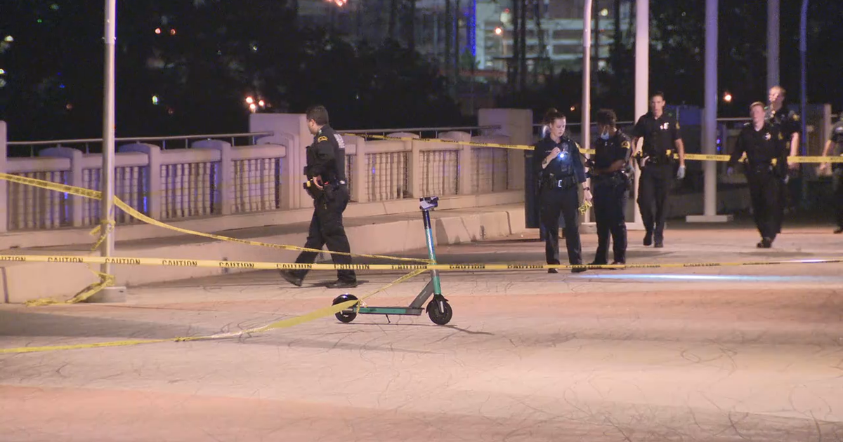 1 dead, 1 critically injured in shooting on Dallas pedestrian bridge ...