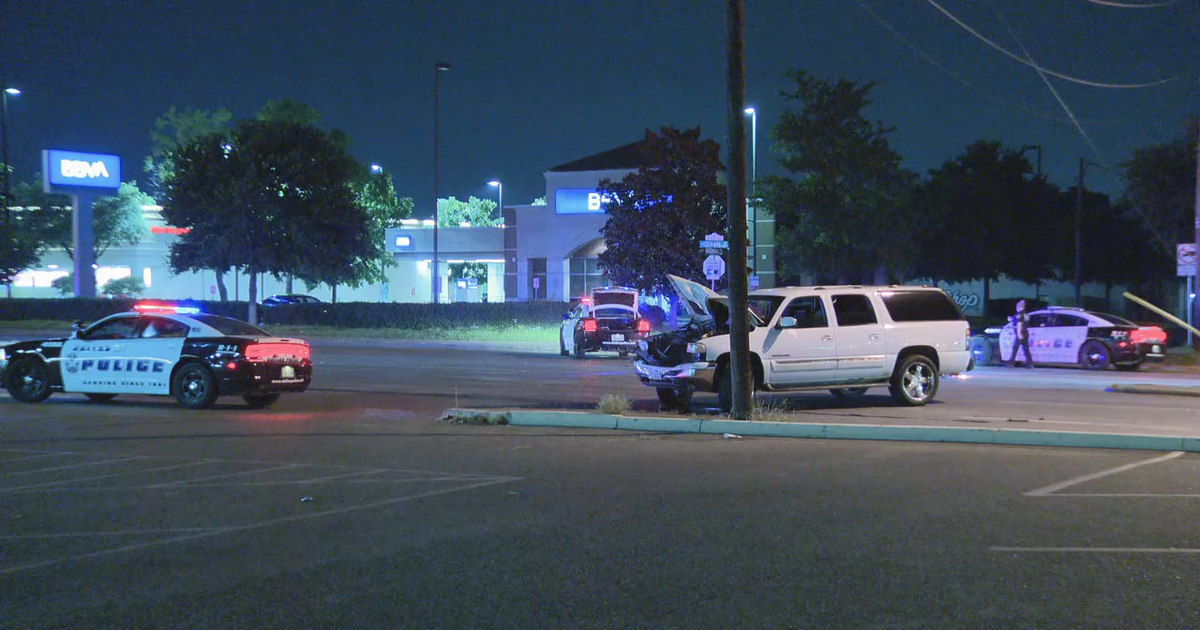 Dallas police searching for driver involved in overnight fatal auto ...