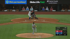 Kelly takes no-hit bid into 7th as Dbacks beat Rangers 4-1