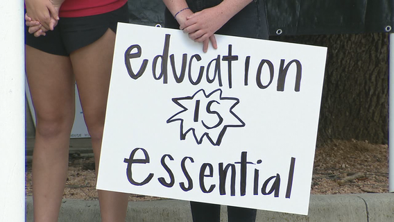 Parents protest McKinney ISD’s plan to start school online