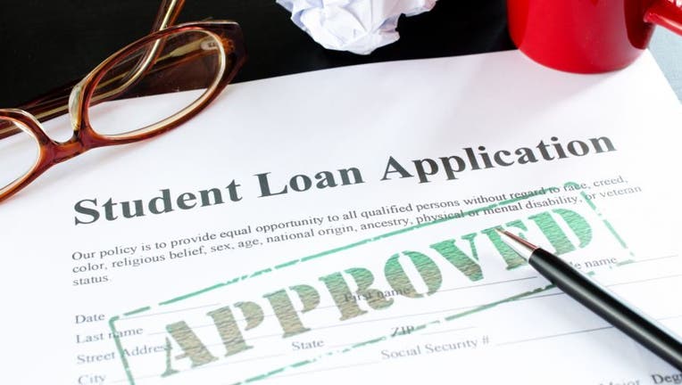 Credible-apply-student-loan-iStock-174825646.jpg