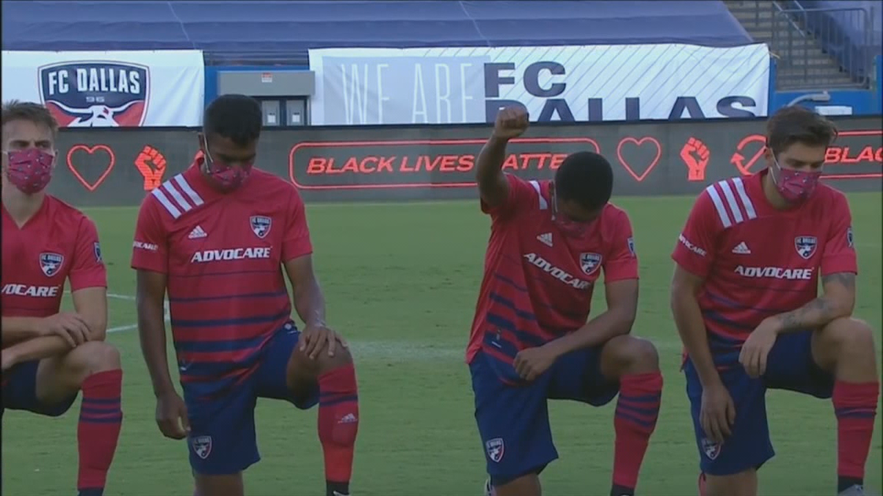 Fans boo FC Dallas players kneeling during national anthem