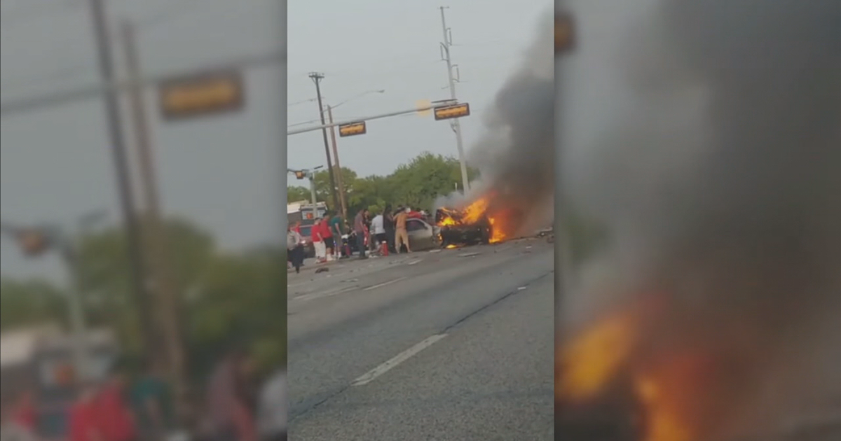 Several people help Dallas PD officers rescue man from burning car ...