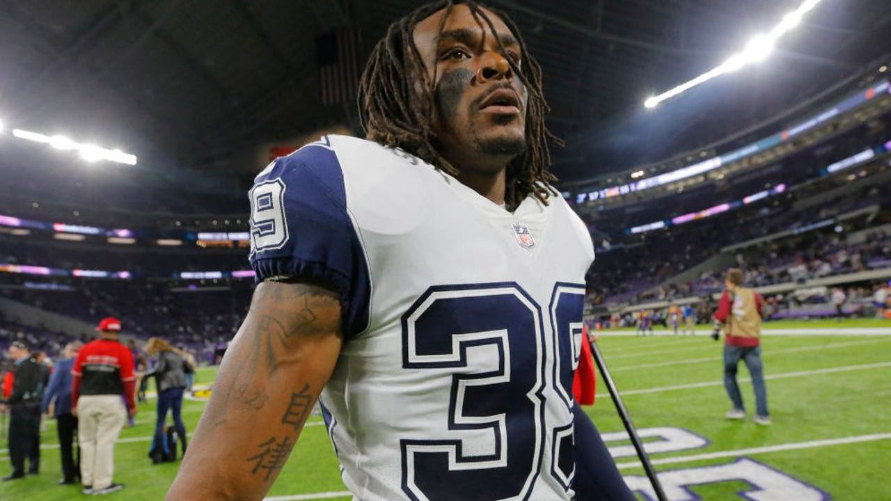 Cowboys promote DB Brandon Carr to active roster from PS