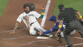Marmolejo's RBI single in 8th lifts Mariners over Rangers