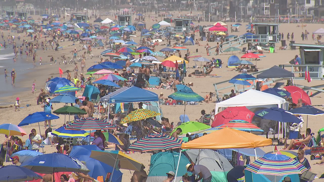Crowds pack beaches as California bakes in weekend heat wave