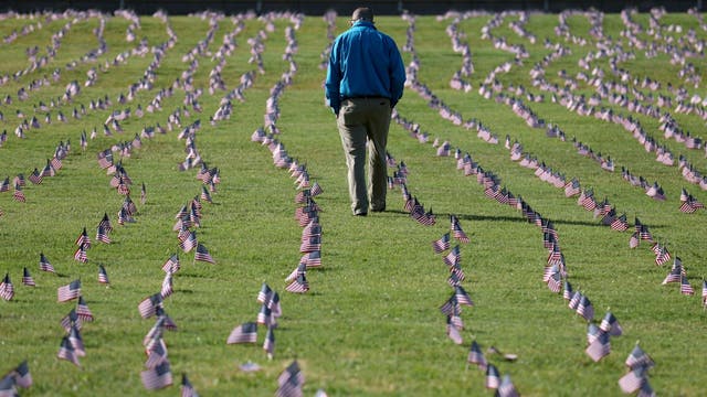 200,000 COVID-19 deaths memorialized by 20,000 American flags across National Mall