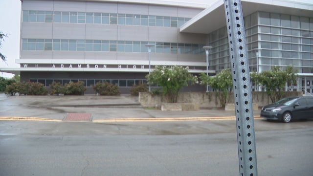 Dallas ISD considers hybrid learning model for high schools, one elementary school