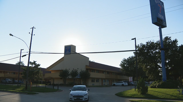 3 people found dead after shooting at Dallas motel