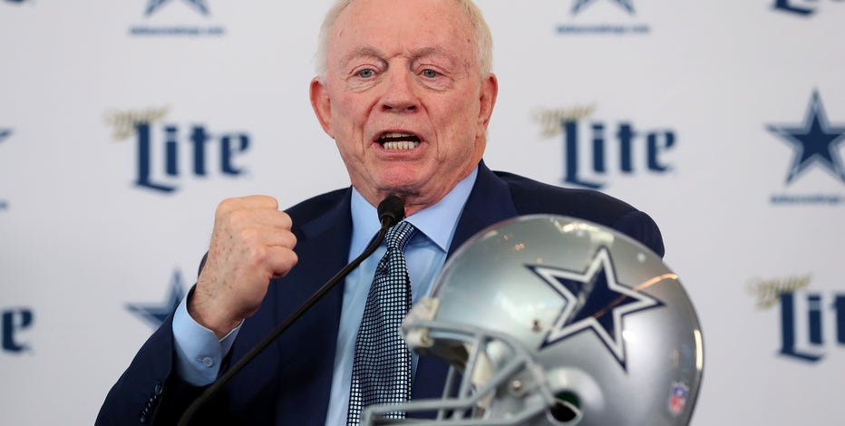 Jerry Jones Pulled Out the Cowboys Actual Draft Board in Front of Reporters  to Prove a Point - Bleacher Nation