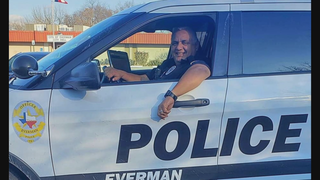 Family of Everman officer who died from COVID-19 helping out others in his honor