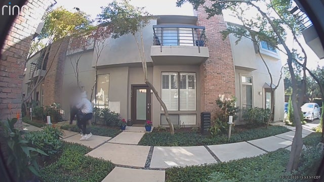 Armed robber targets woman in broad daylight in Uptown Dallas