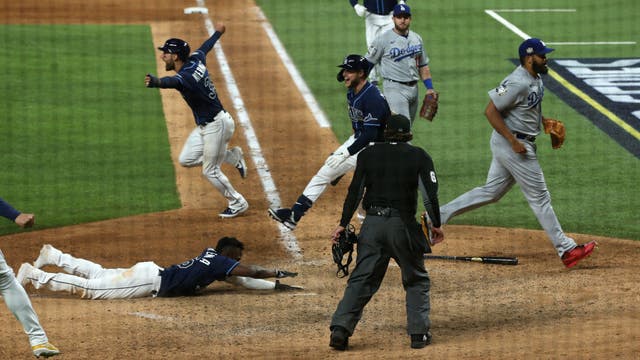 Stumbling stunner! Rays shock Dodgers in 9th, tie Series 2-2