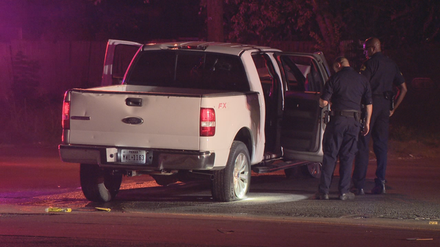 Man found shot in crashed pickup truck in Dallas