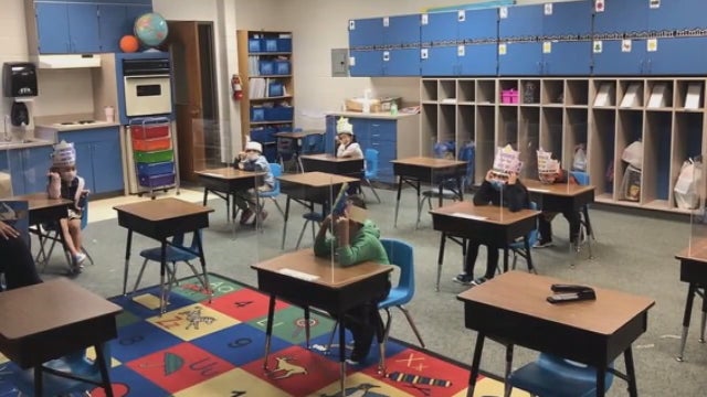 North Texas school districts monitoring attendance levels amid COVID-19 resurgence