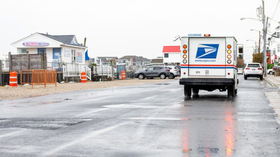 USPS mail truck