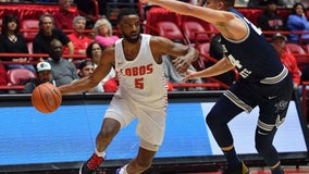 Fleeing strict restrictions, New Mexico basketball teams seek refuge in two of Texas' hot spots