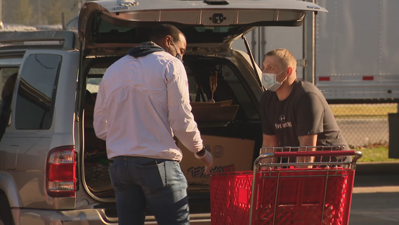 Dallas Cowboys legends pitch in for Salvation Army Thanksgiving tradition