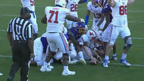 East Carolina scores 45 points in 1st half, beats SMU 52-38