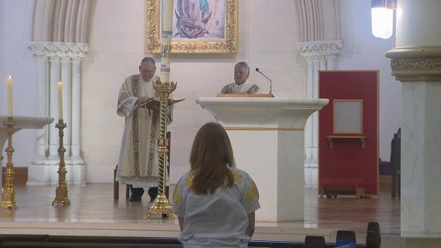 As COVID-19 cases surge, Tarrant County judge urges churches to stop meeting in-person