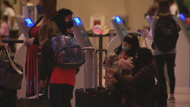 Thanksgiving travelers keep Dallas Love Field busy