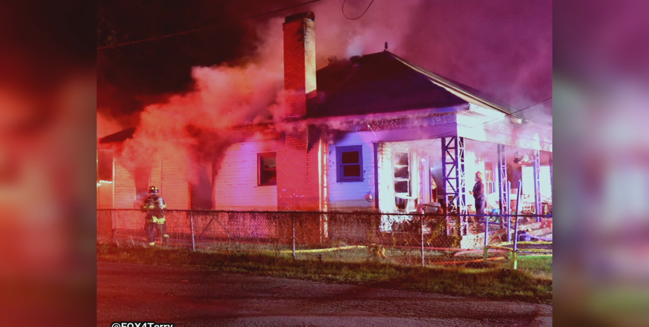 Family of 4 escapes intense house fire in Terrell