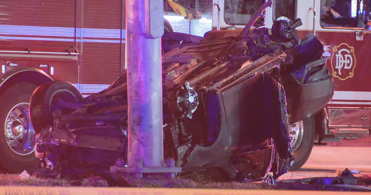 Overnight crash in West Dallas leaves one dead | FOX 4 Dallas-Fort Worth