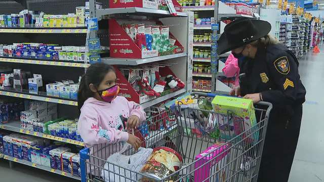 50 kids get Christmas presents thanks to Fort Worth PD’s Shop with a Cop