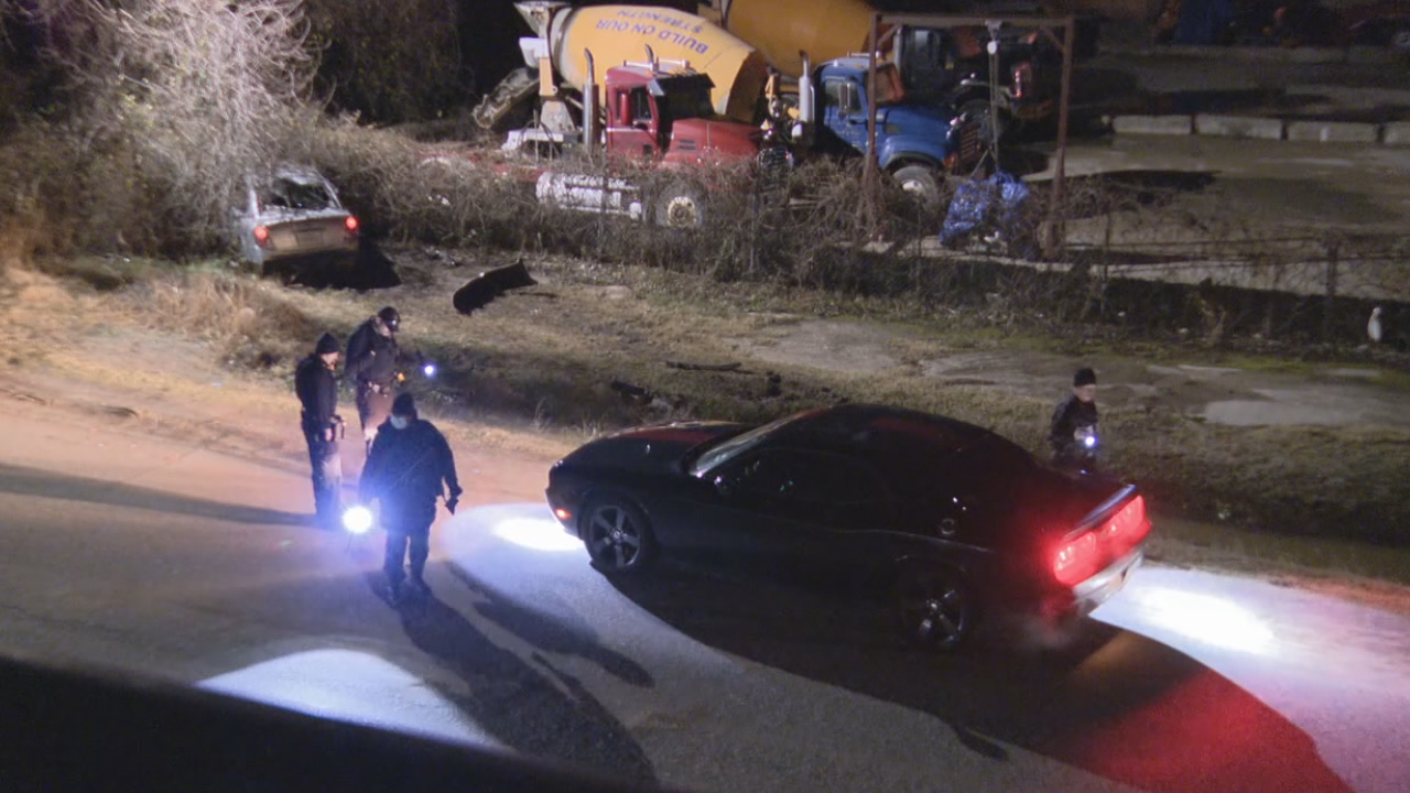 Dallas police investigating after man found fatally shot in crashed vehicle in SE Oak Cliff