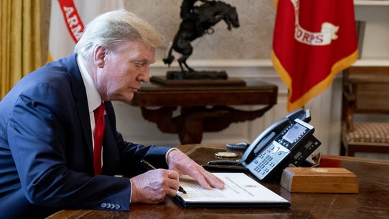 Trump may issue as many as 100 commutations, pardons before term ends