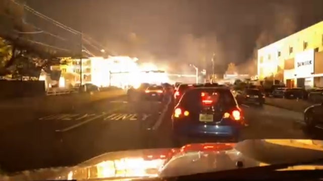 Video catches the moment street racer doing donuts takes out utility pole in North Dallas