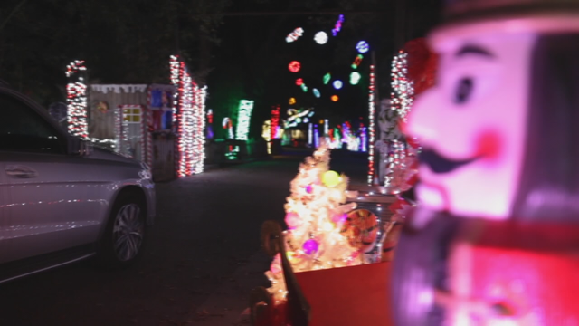Dallas Zoo extends its drive-thru light show due to high demand