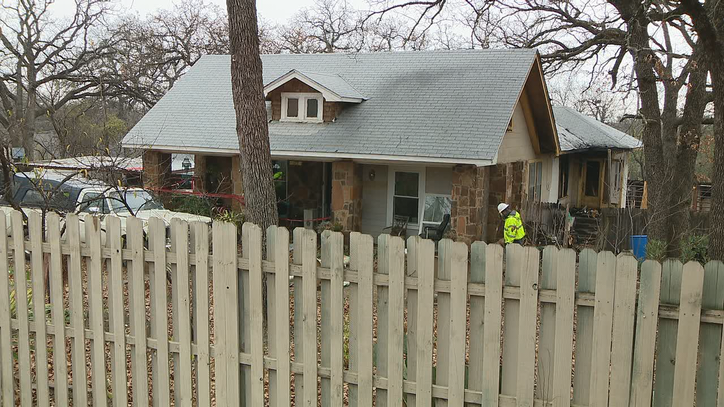 Woman pulled from house fire in Fort Worth - Vimarsana News